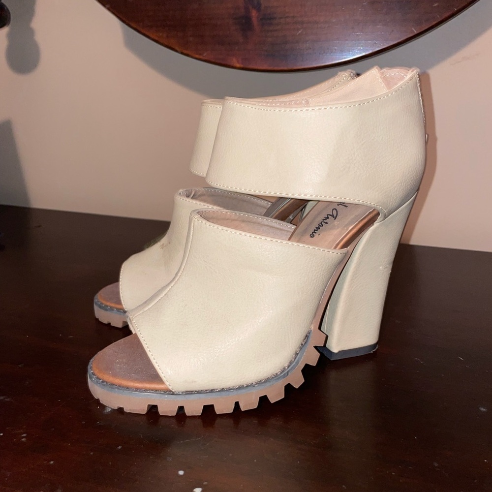 Beige heels